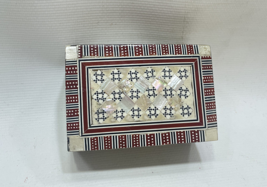 MARKÜTERİ İŞÇİLİKLİ ANTİKA MÜCEVHER KUTUSU