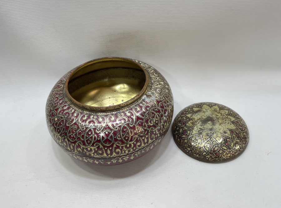 ÜZERİNDE BEKTAŞİ YILDIZI BULUNAN TESLİM TAŞI FORMUNDA ÇOK NADİR HURMA KUTUSU