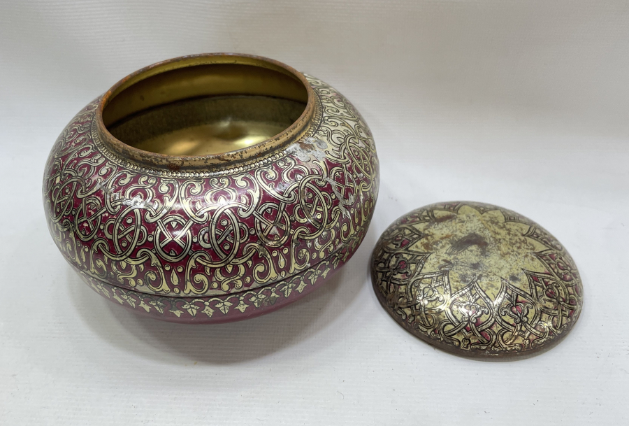 ÜZERİNDE BEKTAŞİ YILDIZI BULUNAN TESLİM TAŞI FORMUNDA ÇOK NADİR HURMA KUTUSU