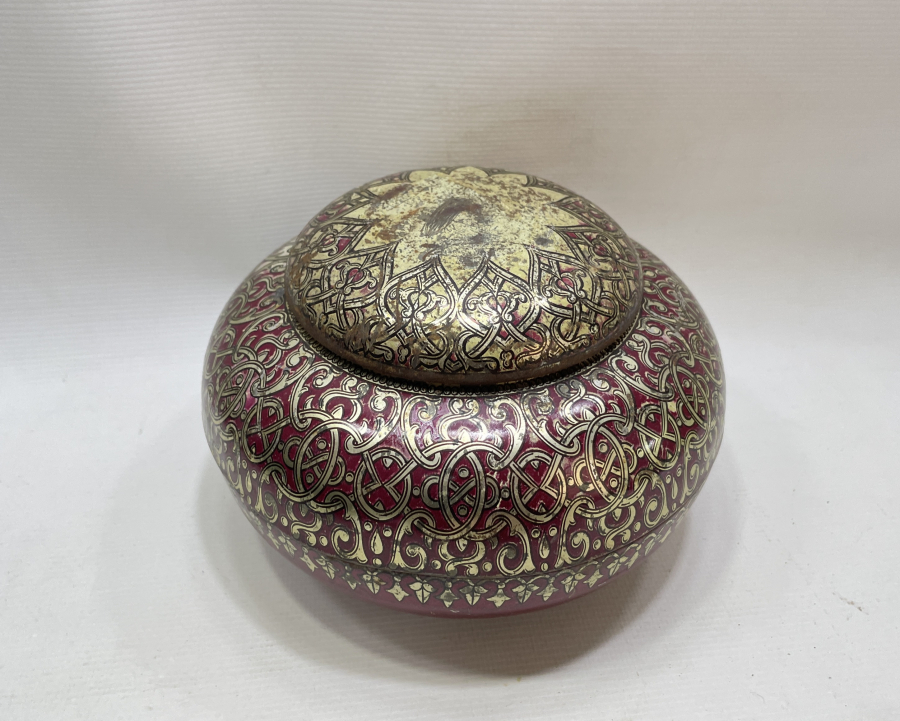 ÜZERİNDE BEKTAŞİ YILDIZI BULUNAN TESLİM TAŞI FORMUNDA ÇOK NADİR HURMA KUTUSU