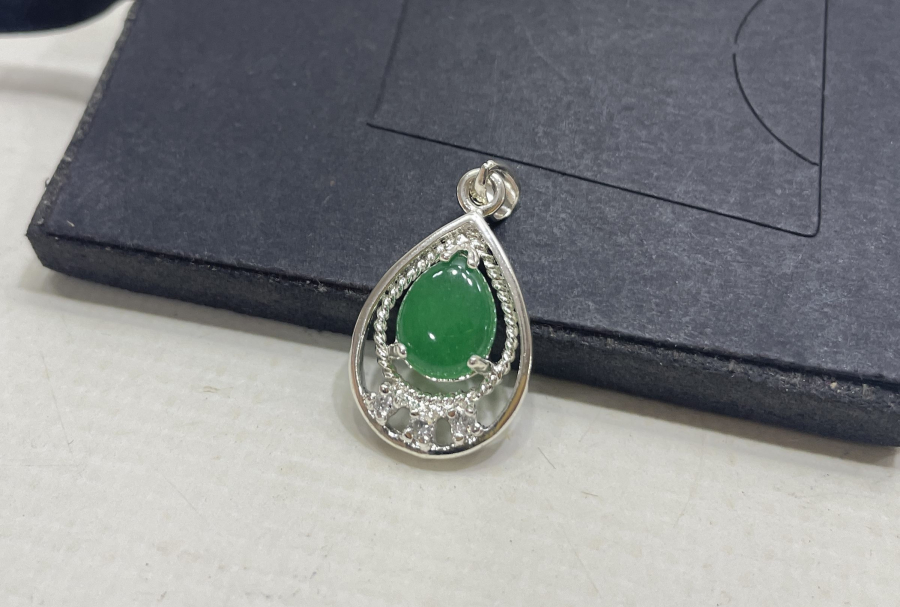 YEŞİM TAŞLI GÜMÜŞ KOLYE UCU