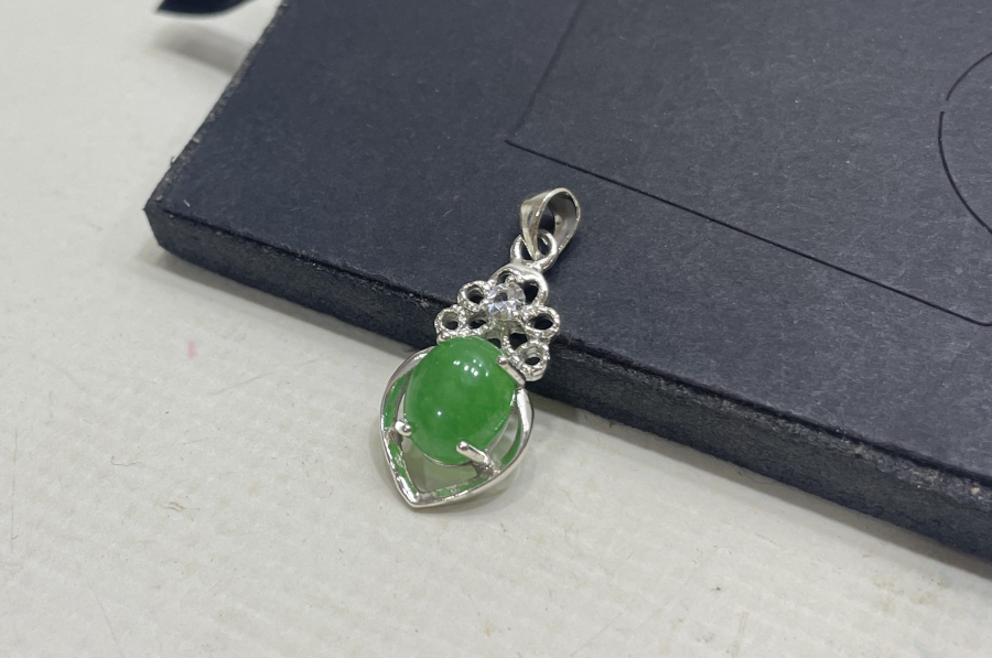 YEŞİM TAŞLI GÜMÜŞ KOLYE UCU