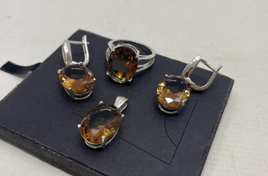 ZULTANİT TAŞLI GÜMÜŞ TAKIM