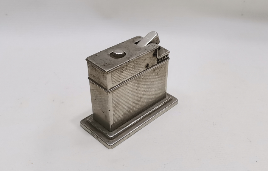 BÜYÜK BOY ALMAN YAPIMI ANTİKA MASA ÇAKMAĞI