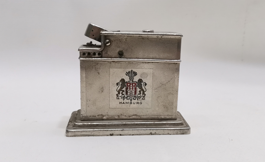 BÜYÜK BOY ALMAN YAPIMI ANTİKA MASA ÇAKMAĞI