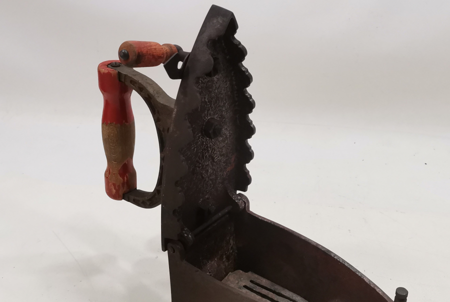 OSMANLI DÖNEMİ IZGARALI DÖKÜM ÜTÜ