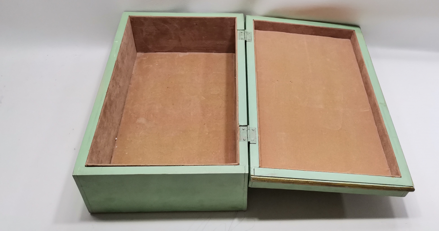 ÜZERİ AY YILDIZLI BÜYÜK BOY EL BOYAMA AHŞAP KUTU