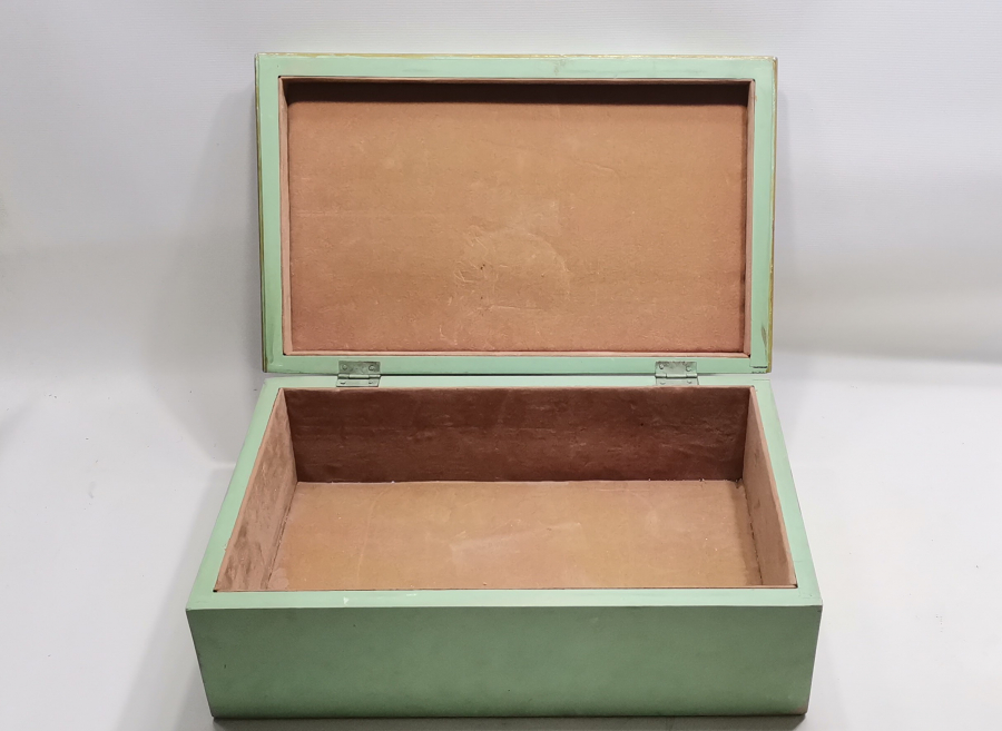 ÜZERİ AY YILDIZLI BÜYÜK BOY EL BOYAMA AHŞAP KUTU