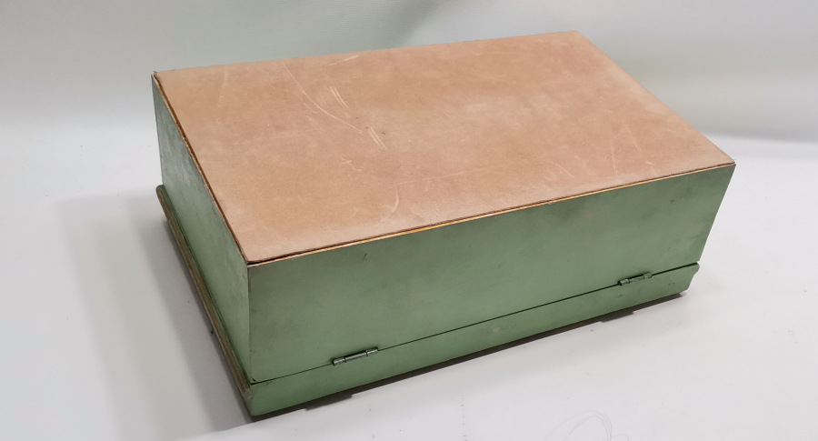 ÜZERİ AY YILDIZLI BÜYÜK BOY EL BOYAMA AHŞAP KUTU