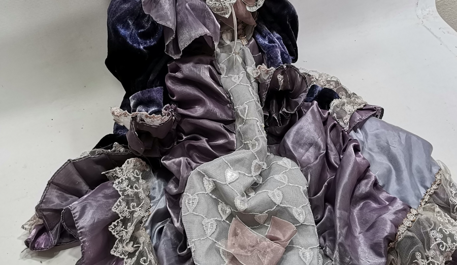 DEV BOY ANTİKA PORSELEN BEBEK