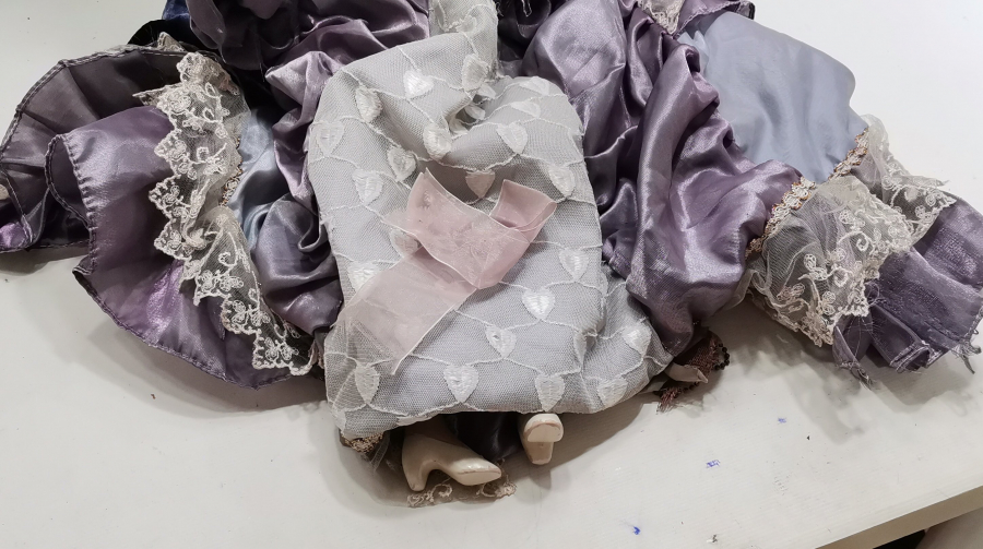 DEV BOY ANTİKA PORSELEN BEBEK