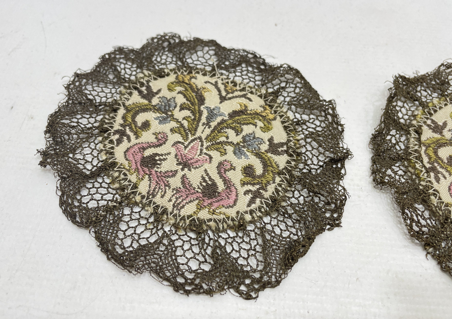 OSMANLI DÖNEMİ GÜMÜŞ SIRMA İŞÇİLİKLİ LEVANTEN İŞİ ÇİFT GOBLEN BARDAK ALTLIĞI