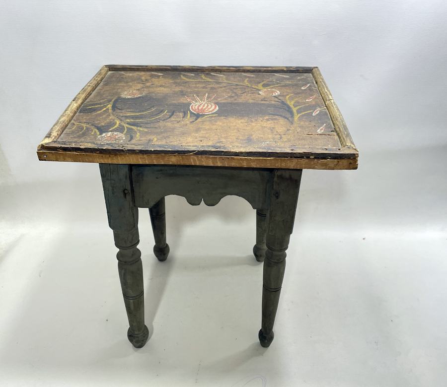 OSMANLI DÖNEMİ ÜZERİ KÖK BOYALI VE HAŞHAŞ BAŞI GÖRSELLİ KAHVECİ MASASI