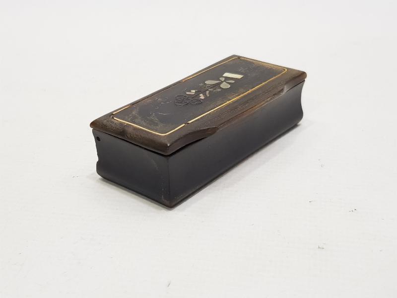 OSMANLI DÖNEMİ ÜZERİ SEDEF İŞÇİLİKLİ BOYNUZ ENFİYE KUTUSU