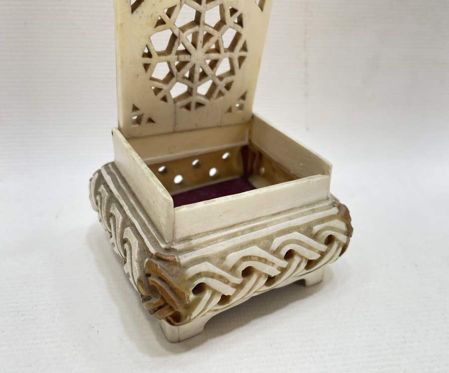 TAMAMI EL YAPIMI KEMİK VE KUKADAN MAMUL ANTİKA TESPİH KUTUSU