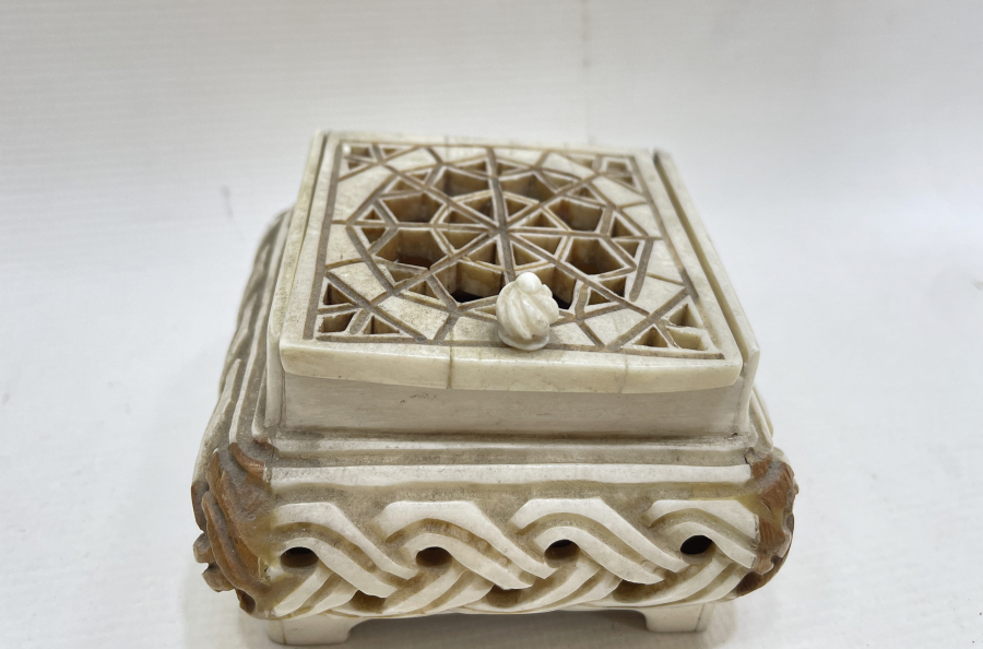 TAMAMI EL YAPIMI KEMİK VE KUKADAN MAMUL ANTİKA TESPİH KUTUSU