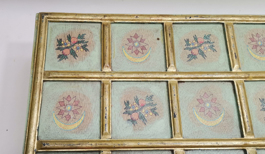 ÜZERİ AY YILDIZLI BÜYÜK BOY EL BOYAMA AHŞAP KUTU