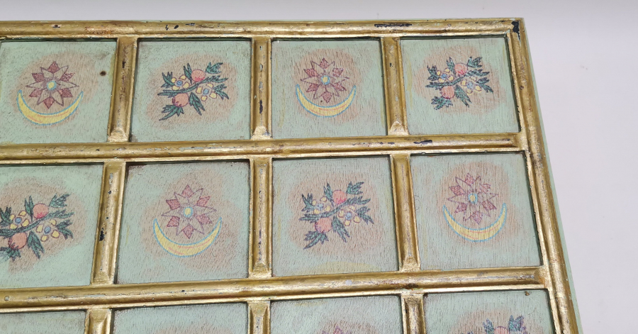 ÜZERİ AY YILDIZLI BÜYÜK BOY EL BOYAMA AHŞAP KUTU