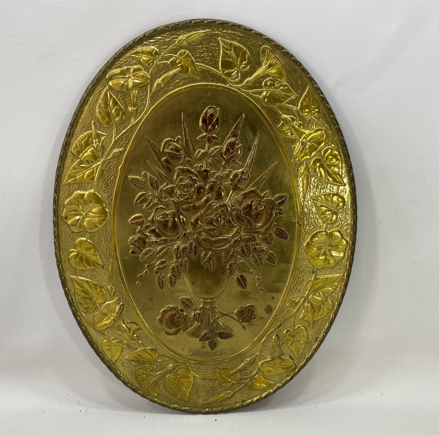 ALTIN VERMELİ VE KABARTMA İŞÇİLİKLİ ANTİKA DUVAR PANOSU