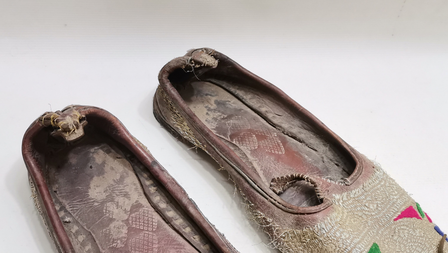 DERİ ÜZERİ GÜMÜŞ SIRMA İŞÇİLİKLİ GELİN ÇARIĞI