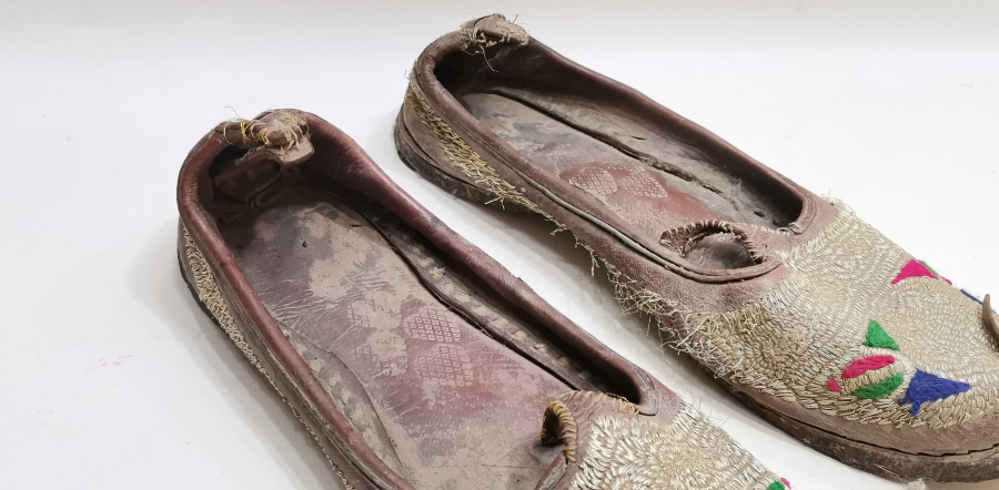 DERİ ÜZERİ GÜMÜŞ SIRMA İŞÇİLİKLİ GELİN ÇARIĞI