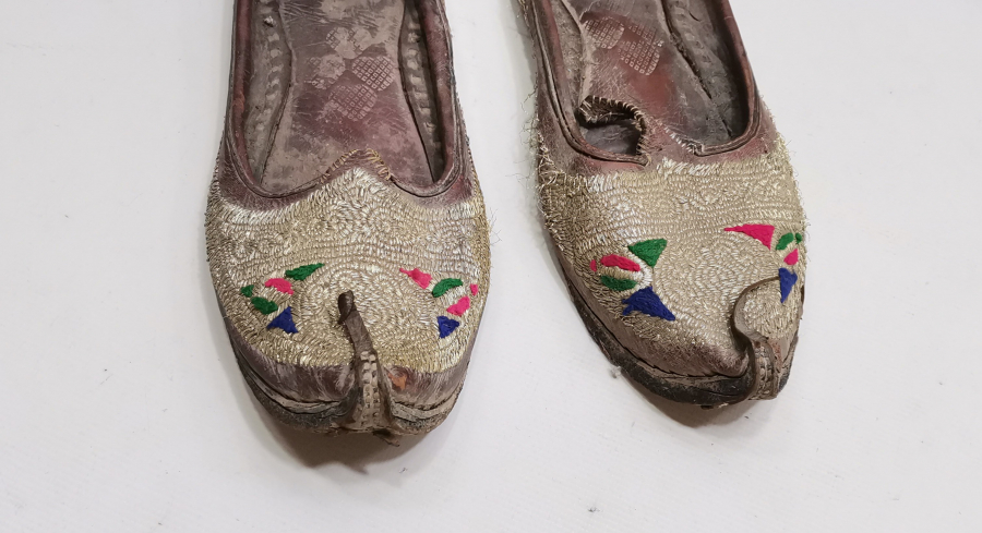 DERİ ÜZERİ GÜMÜŞ SIRMA İŞÇİLİKLİ GELİN ÇARIĞI