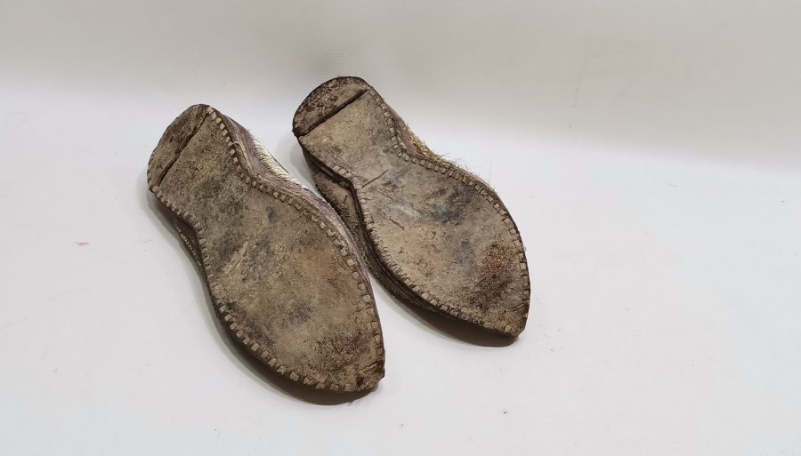 DERİ ÜZERİ GÜMÜŞ SIRMA İŞÇİLİKLİ GELİN ÇARIĞI