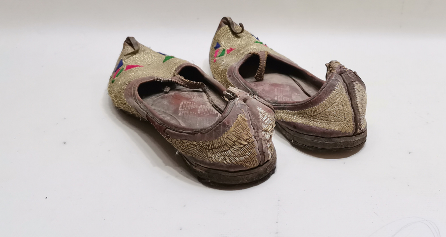 DERİ ÜZERİ GÜMÜŞ SIRMA İŞÇİLİKLİ GELİN ÇARIĞI