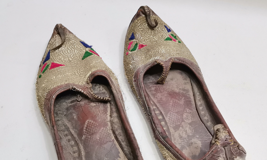 DERİ ÜZERİ GÜMÜŞ SIRMA İŞÇİLİKLİ GELİN ÇARIĞI