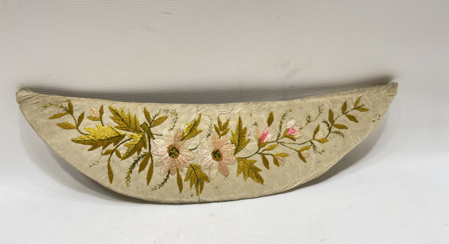 HİLAL FORMUNDA YAPILMIŞ OSMANLI DÖNEMİ İPEK İĞNEDAN