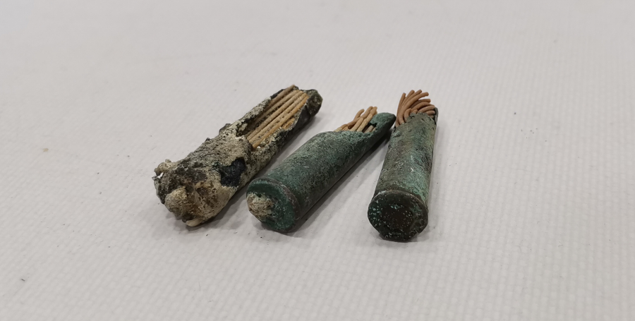 İÇİNDE FİTİL BARUTLARI BULUNAN CEPHEDE İMAL EDİLMİŞ NADİR İNGİLİZ MAVZER MERMİSİ KOVANLARI