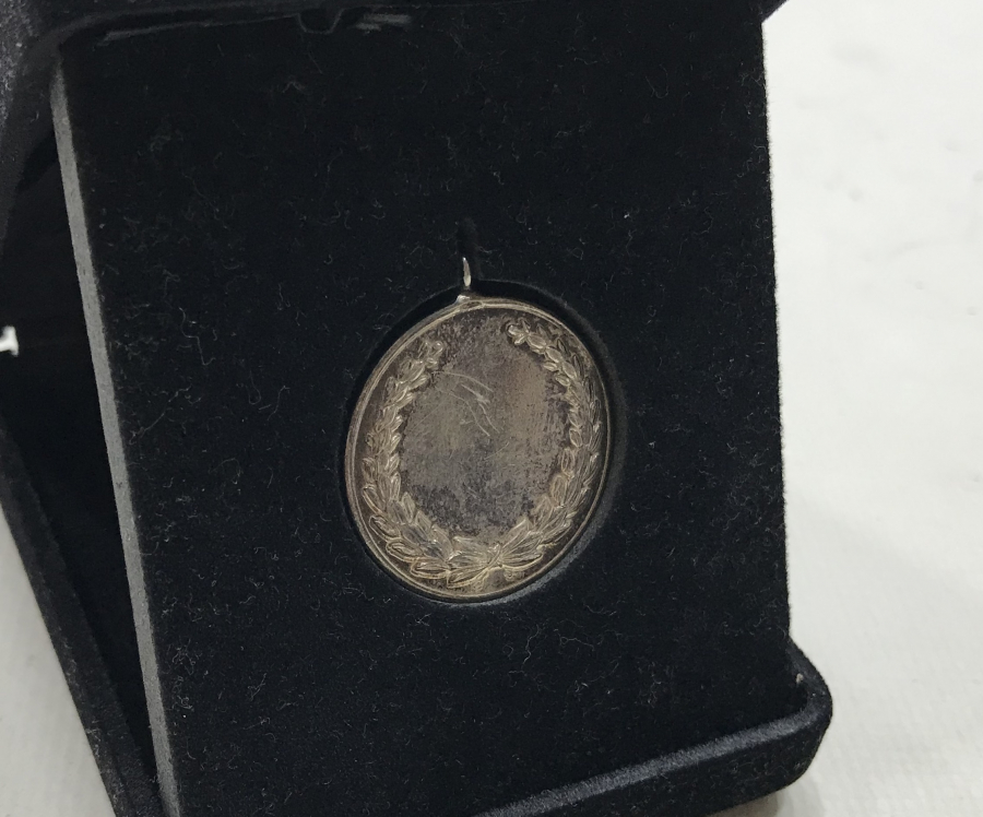 ORJİNAL KUTUSUNDA GÜMÜŞ KIZILAY KAN BAĞIŞÇISI MADALYA