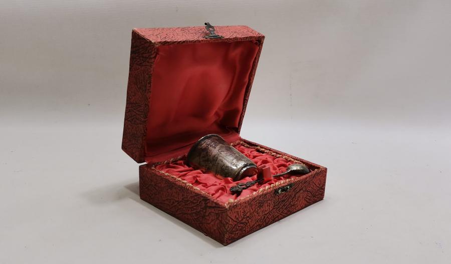 ORJİNAL KUTUSUNDA ANTİKA GÜMÜŞ MAMA TAKIMI 