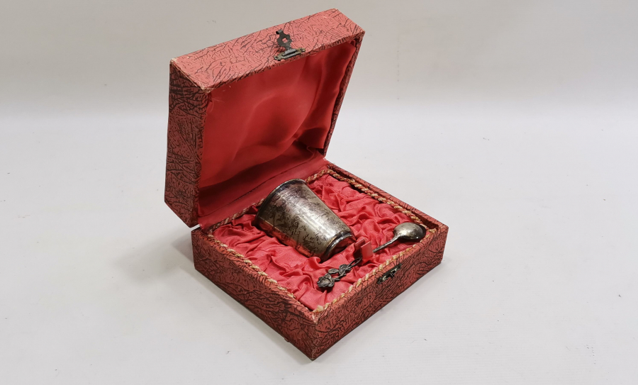 ORJİNAL KUTUSUNDA ANTİKA GÜMÜŞ MAMA TAKIMI 