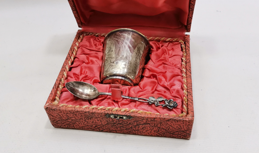 ORJİNAL KUTUSUNDA ANTİKA GÜMÜŞ MAMA TAKIMI 