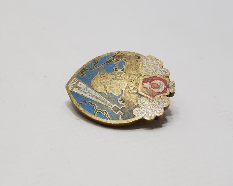 1949 TARİHLİ ÇOK NADİR ASKERİ RADAR VE UÇAKSAVAR BATARYASI ROZETİ