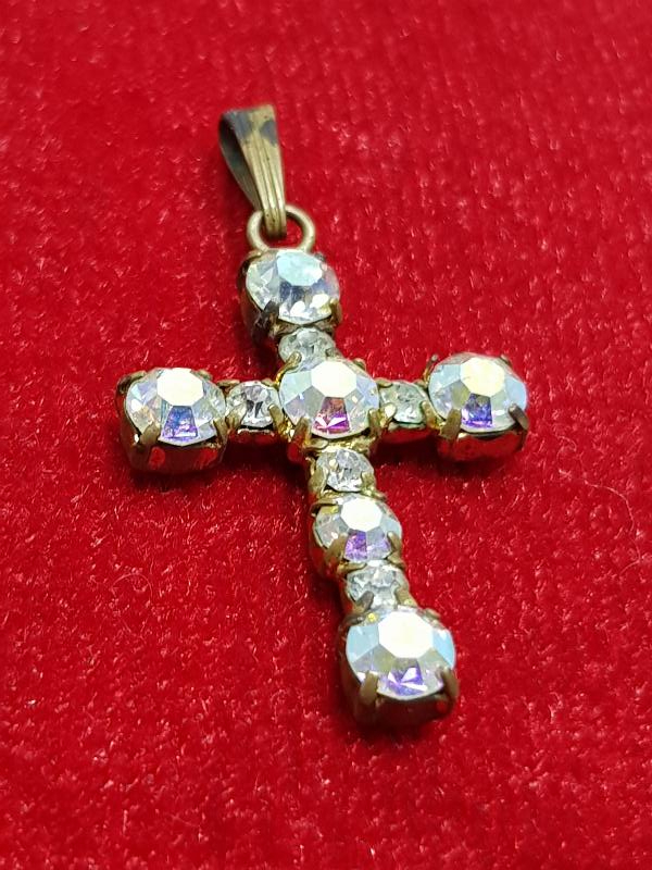 ZİRKON TAŞLARLA SÜSLÜ ANTİKA HAÇ KOLYE UCU