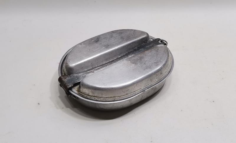 2. DÜNYA SAVAŞI DÖNEMİ 1945 TARİHLİ ASKERİ YEMEK SETİ 