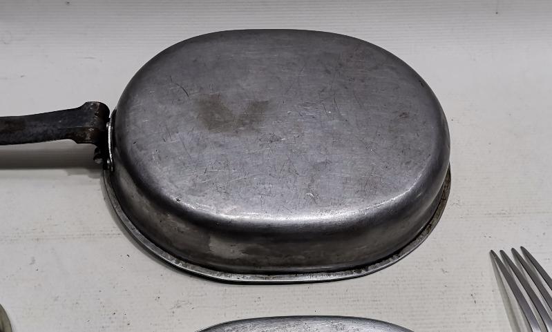 2. DÜNYA SAVAŞI DÖNEMİ 1945 TARİHLİ ASKERİ YEMEK SETİ 