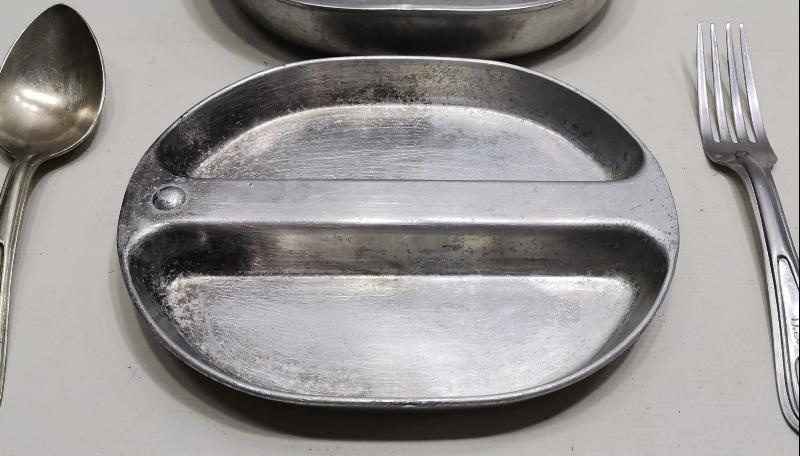 2. DÜNYA SAVAŞI DÖNEMİ 1945 TARİHLİ ASKERİ YEMEK SETİ 