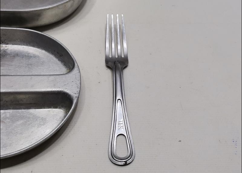 2. DÜNYA SAVAŞI DÖNEMİ 1945 TARİHLİ ASKERİ YEMEK SETİ 