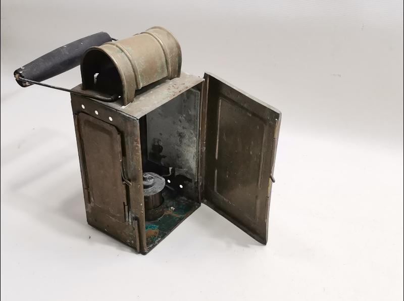 ANTİKA DEMİRYOLU FENERİ 