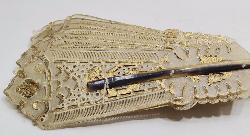 KOMPLE BOYNUZDAN MAMÜL ANTİKA YELPAZE