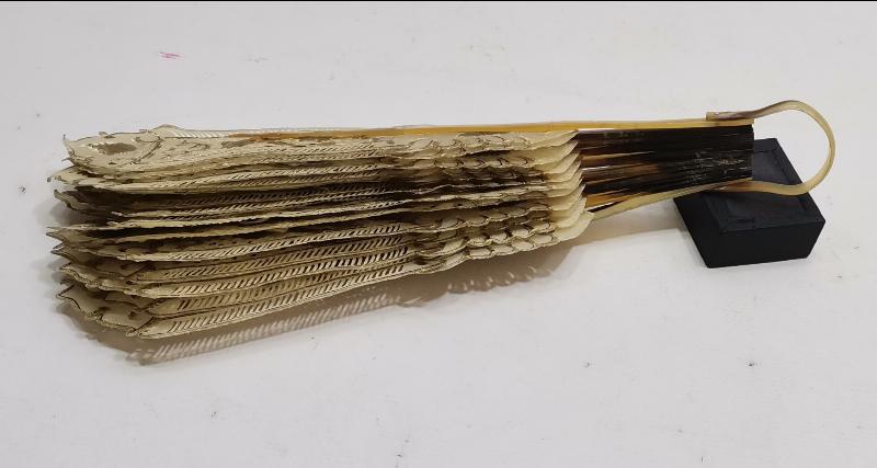 KOMPLE BOYNUZDAN MAMÜL ANTİKA YELPAZE