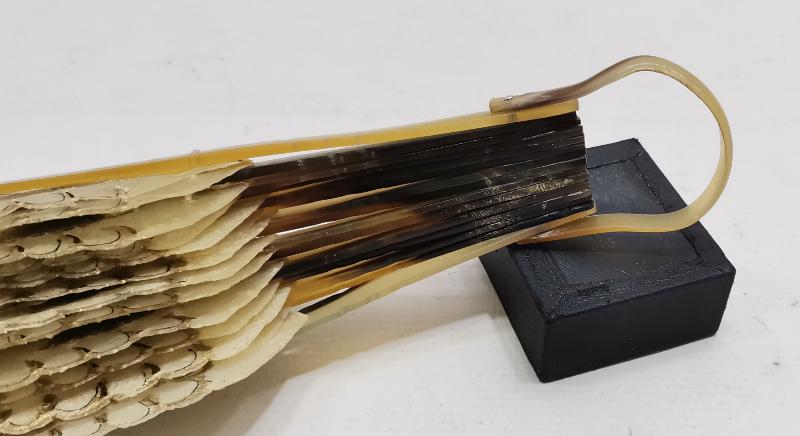 KOMPLE BOYNUZDAN MAMÜL ANTİKA YELPAZE