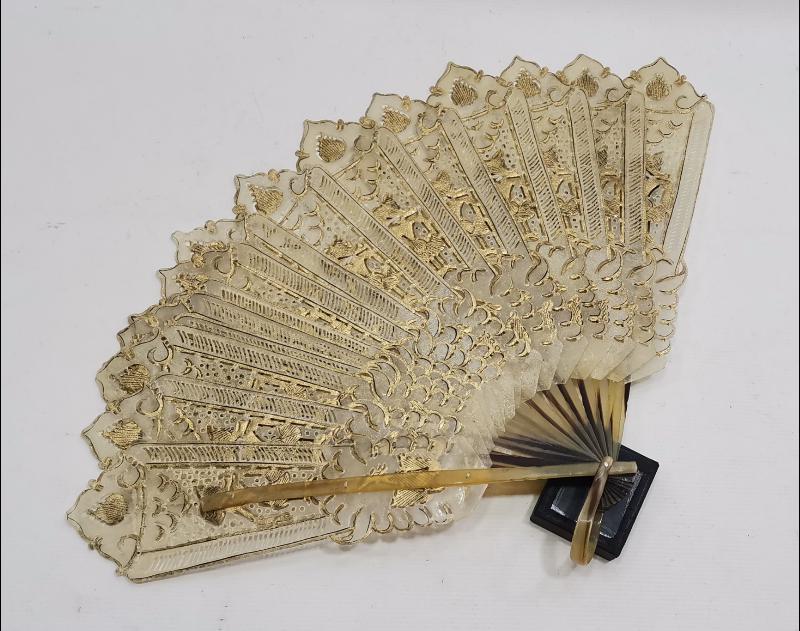 KOMPLE BOYNUZDAN MAMÜL ANTİKA YELPAZE