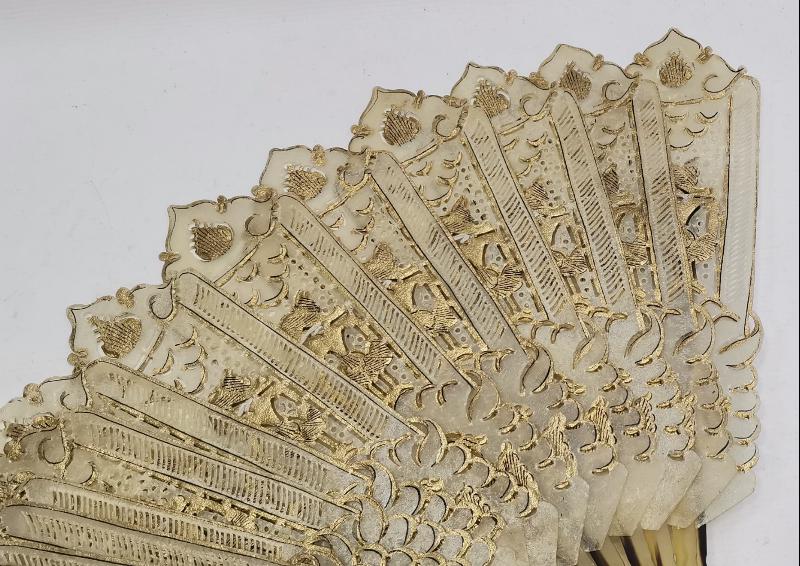 KOMPLE BOYNUZDAN MAMÜL ANTİKA YELPAZE