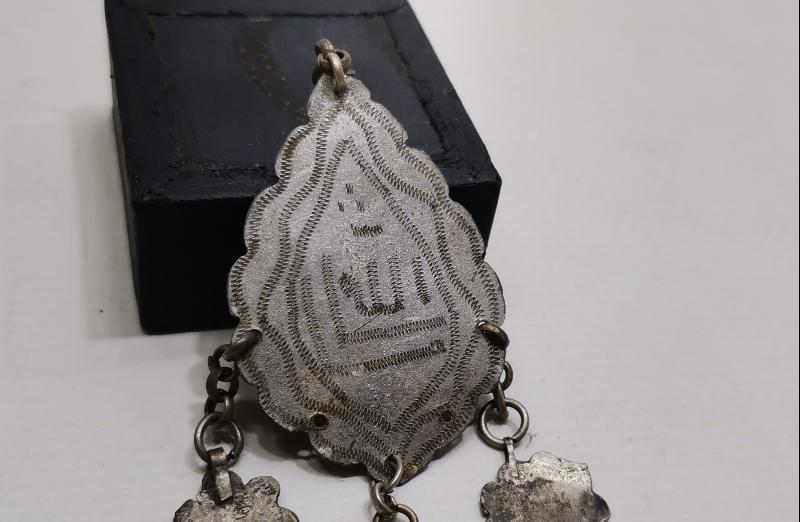 OSMANLI DÖNEMİ MAŞALLAH YAZILI GÜMÜŞ ARMUDİ KOLYE UCU