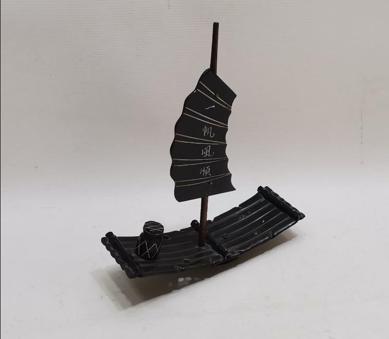 UZAKDOĞU İŞİ YELKENLİ FORMLU BOYNUZ MASA ÜSTÜ OBJESİ 