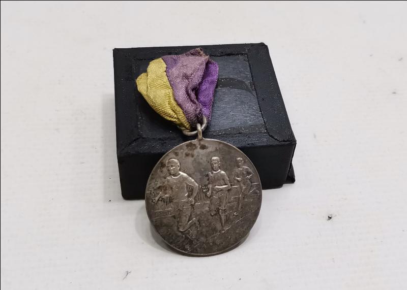 1930'LARDAN GÜMÜŞ KOŞU MADALYASI 